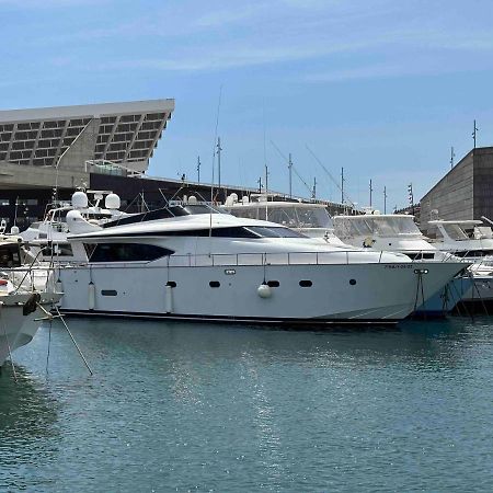 Yacht 20Metros Hotel Sant Adrià de Besòs Eksteriør billede