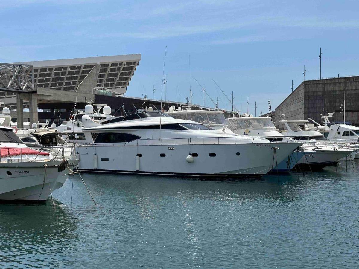 Yacht 20Metros Hotel Sant Adrià de Besòs Eksteriør billede
